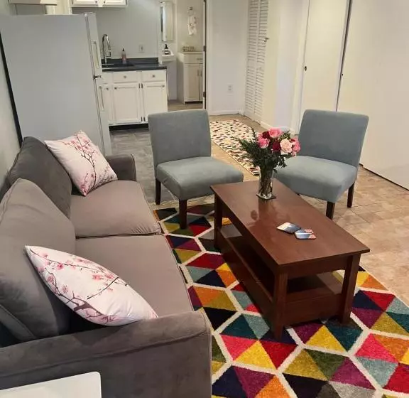 پانسیون Logan Circle Living