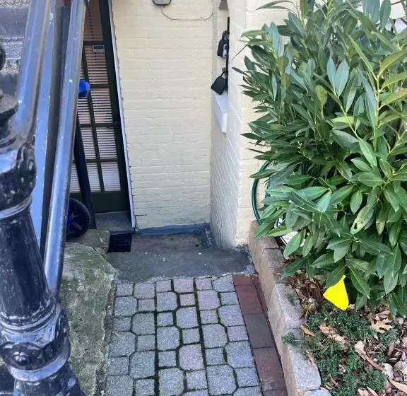 پانسیون Logan Circle Living