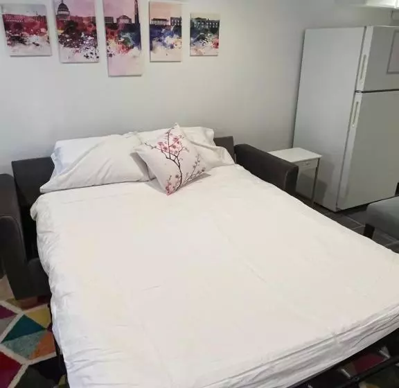 پانسیون Logan Circle Living