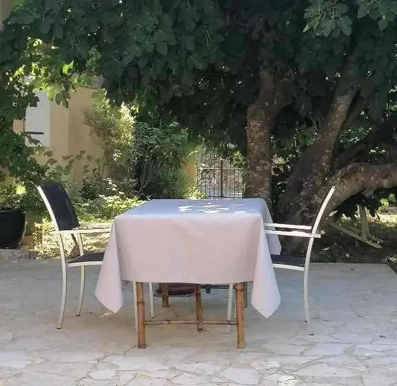 Aamiaismajoitus (B&B) Chez Yvette & Shoji