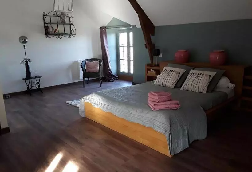 Aamiaismajoitus (B&B) La Petite Seigneurie De Lourmel