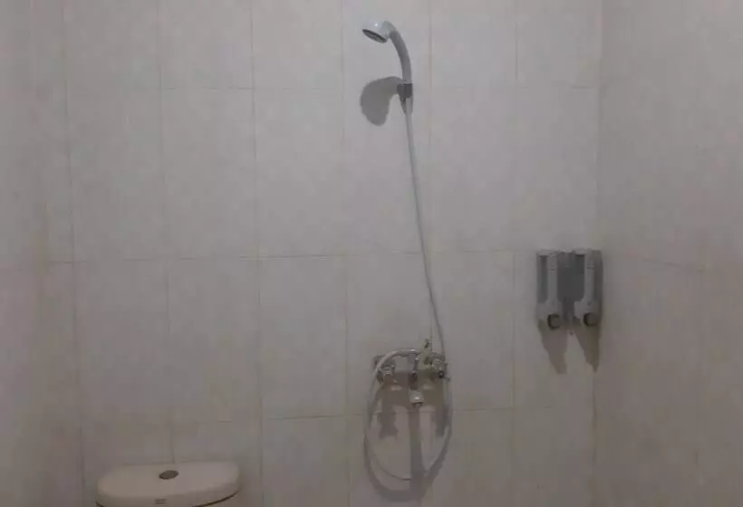 ホテル Oyo 93642 Penginapan Al Ashar