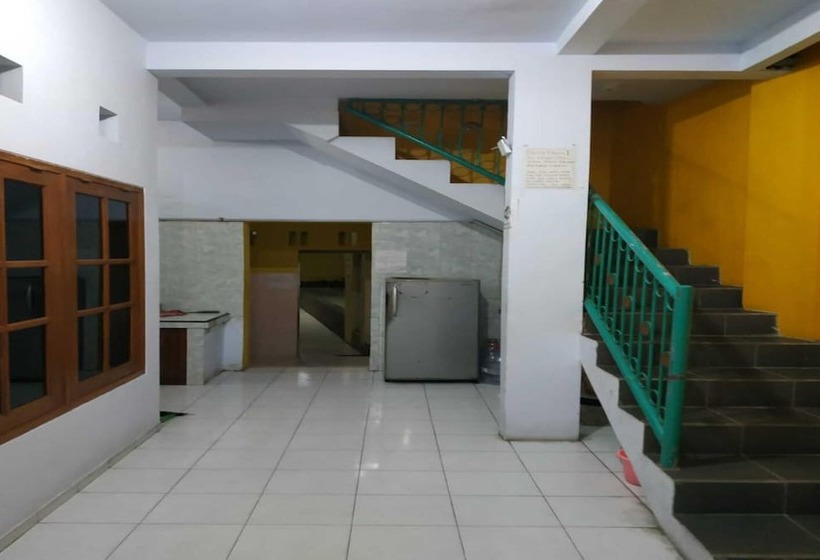 فندق Spot On 93621 Kost Bu Tutik Syariah