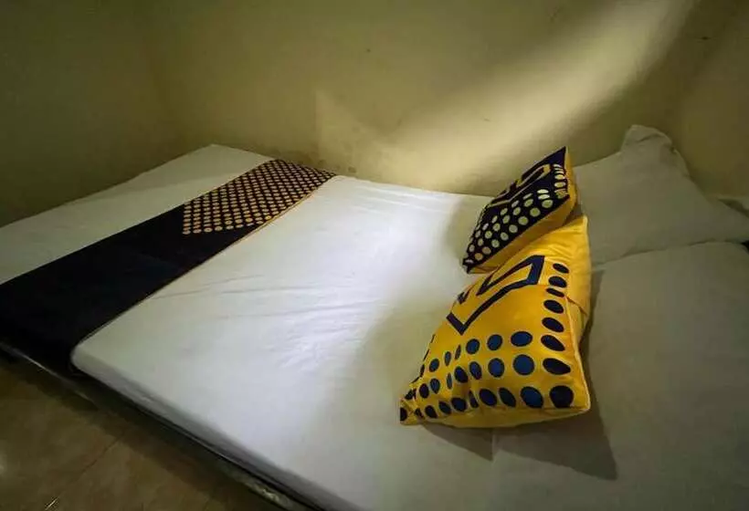 Hotelli Spot On 93621 Kost Bu Tutik Syariah