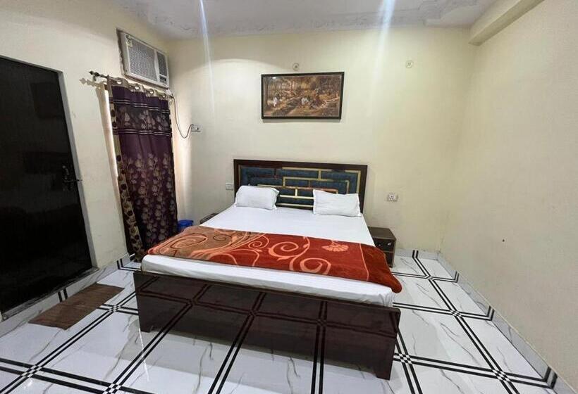 ホテル Tara Villa