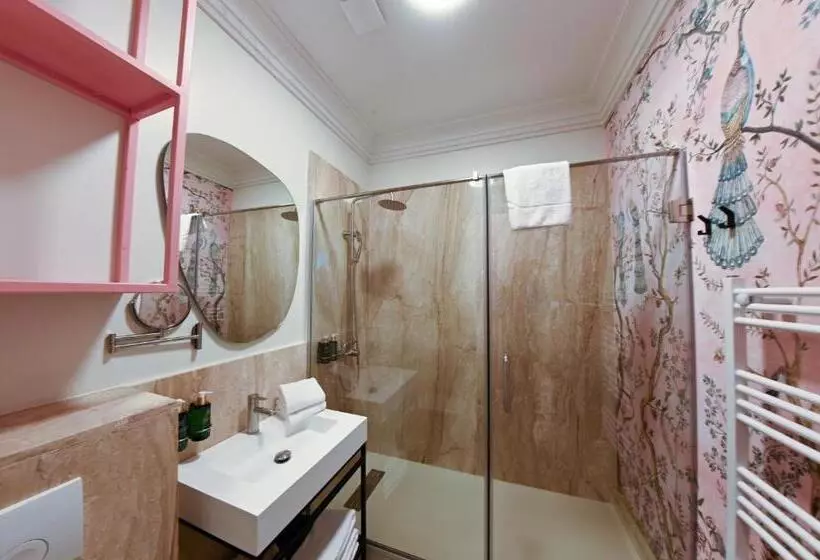Leda Residence