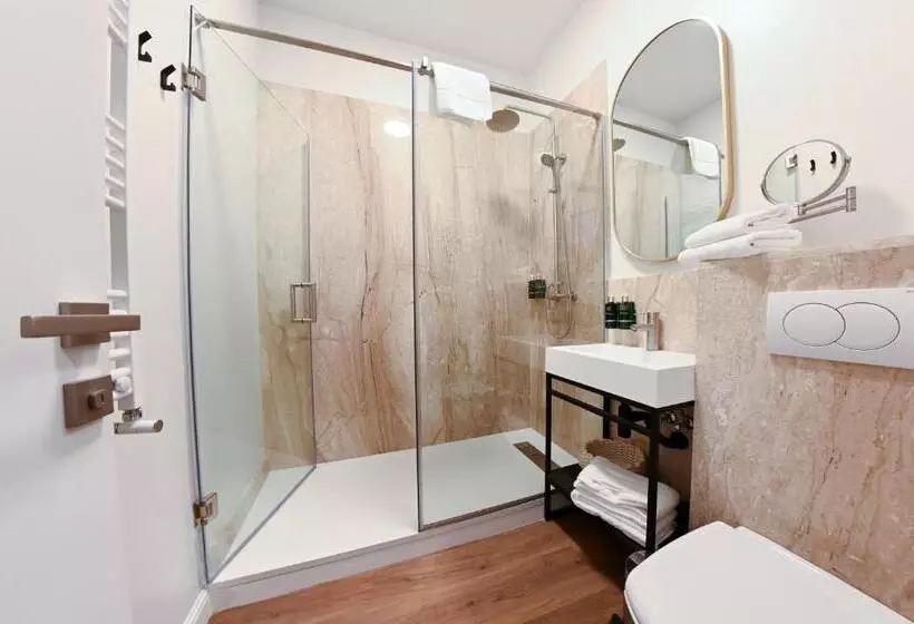 Leda Residence