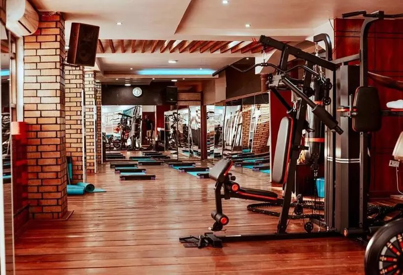 Romeos Hotel Luzira Kampala