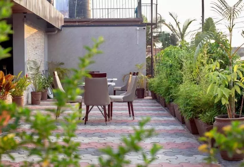 Romeos Hotel Luzira Kampala