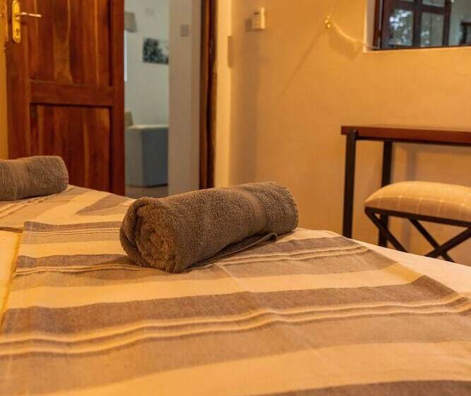 تختخواب و صبحانه The Little Outlook