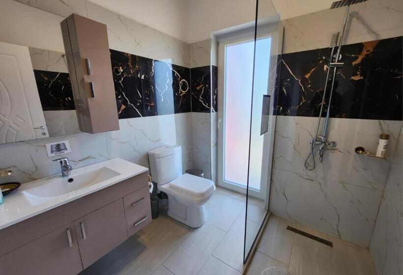 هتل Kompleksi Cfn Albania