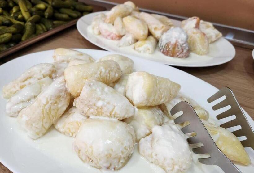 هتل Kompleksi Cfn Albania