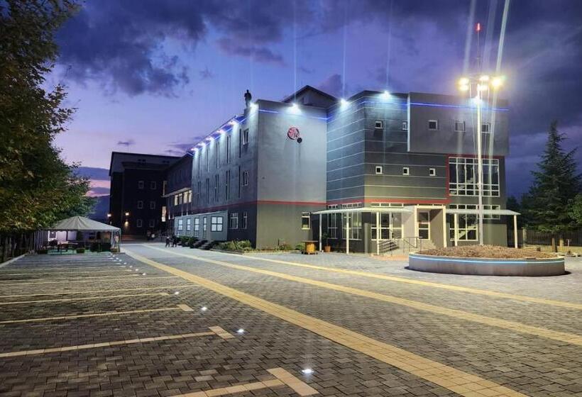 هتل Kompleksi Cfn Albania