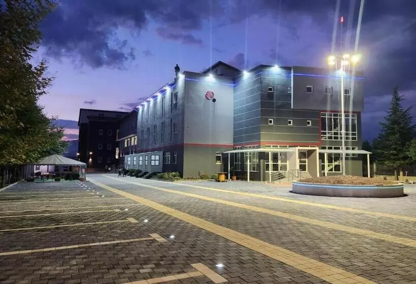 هتل Kompleksi Cfn Albania