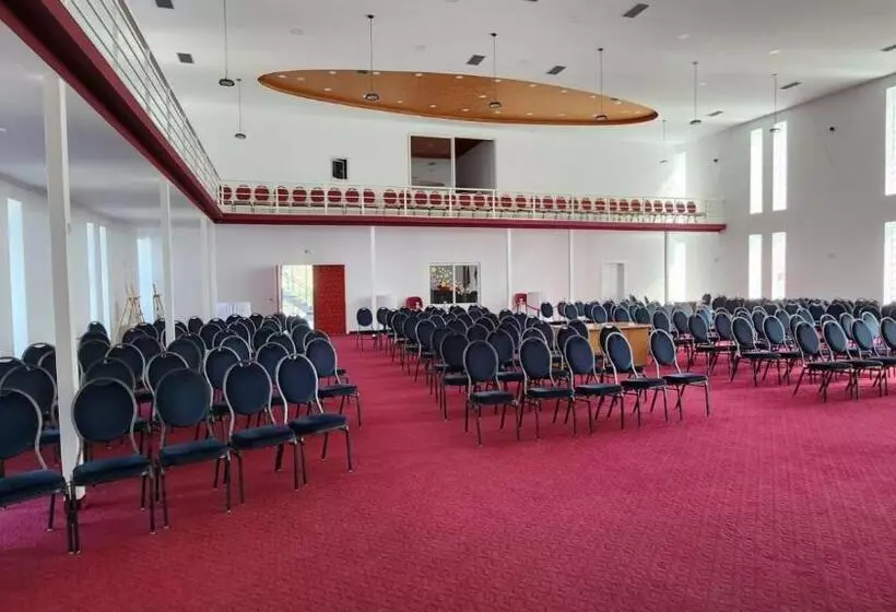 هتل Kompleksi Cfn Albania