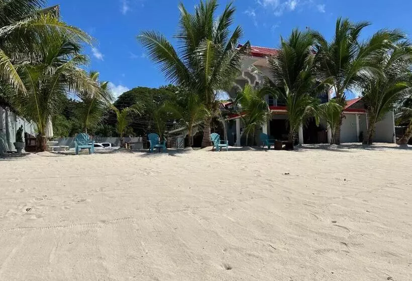 Hotelli Lawson’s Beach Resort