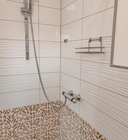 پانسیون July S Guest House