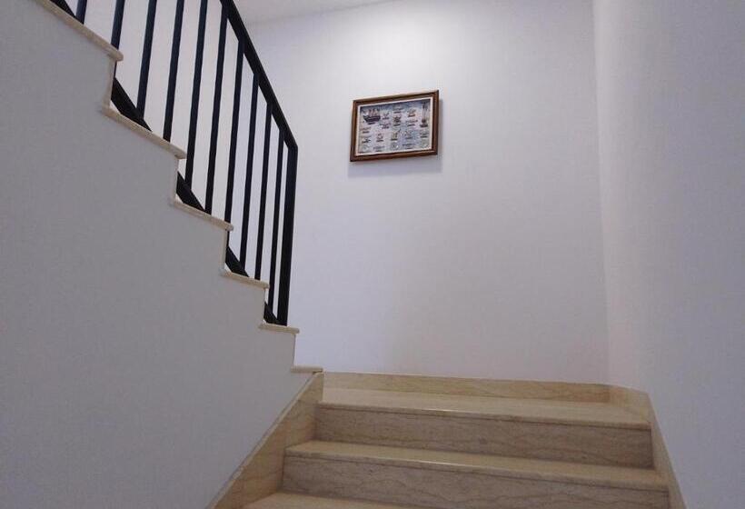 پانسیون July S Guest House