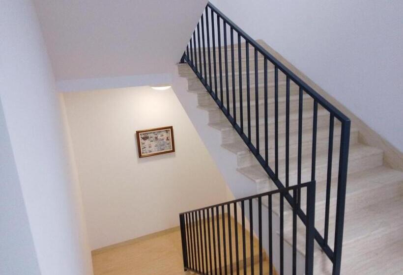 پانسیون July S Guest House