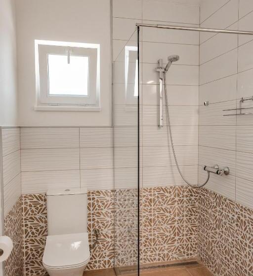 پانسیون July S Guest House