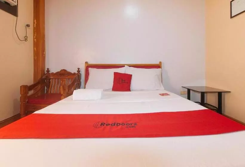Reddoorz @ Farm Side Hotel Laoag City