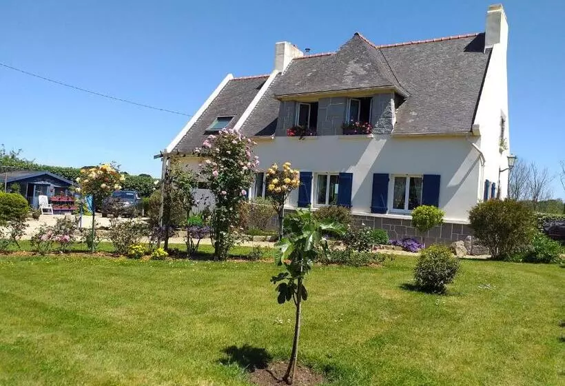 Aamiaismajoitus (B&B) Aux Volets Bleus