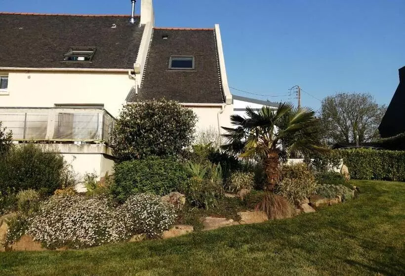 Aamiaismajoitus (B&B) Aux Volets Bleus