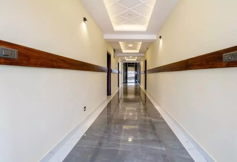 Hotelli Treebo Jaguar Comforts, 3 Kms From Mahatma Gandhi Park