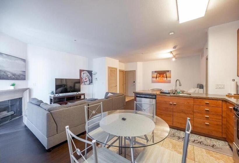 Marina Apartment Pool,gym,jacuzzi