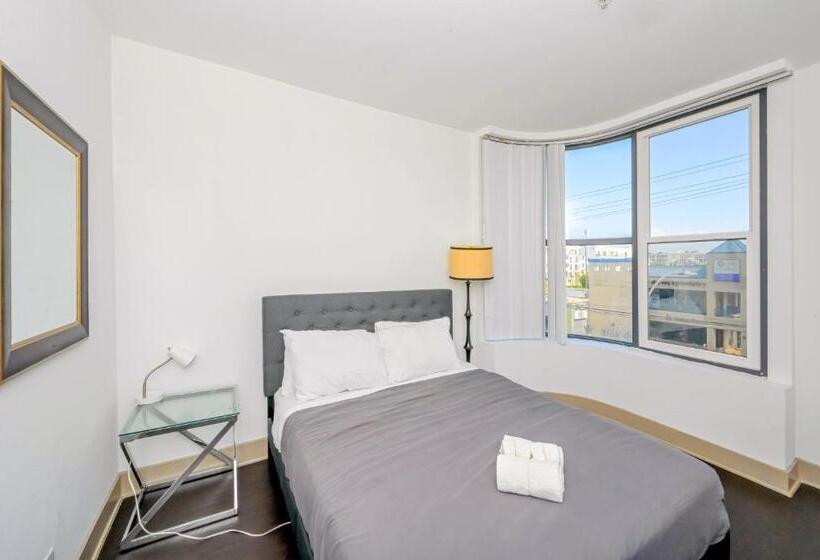 Marina Apartment Pool,gym,jacuzzi