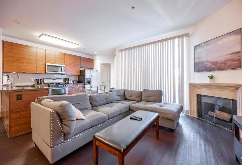 Marina Apartment Pool,gym,jacuzzi