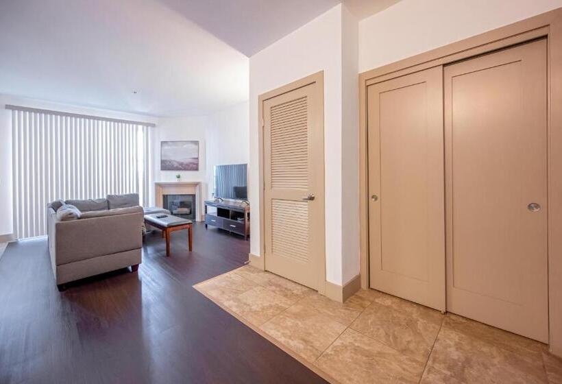 Marina Apartment Pool,gym,jacuzzi