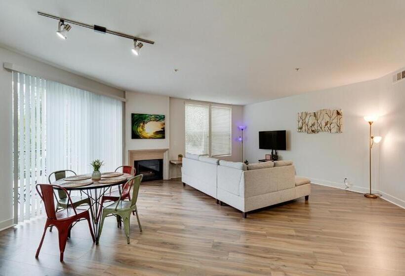 Marina Apartment Pool,gym,jacuzzi