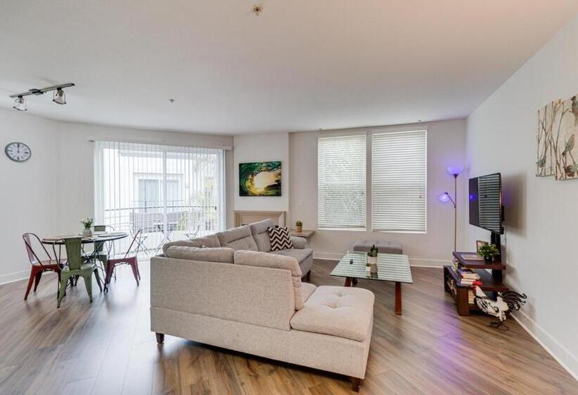 Marina Apartment Pool,gym,jacuzzi