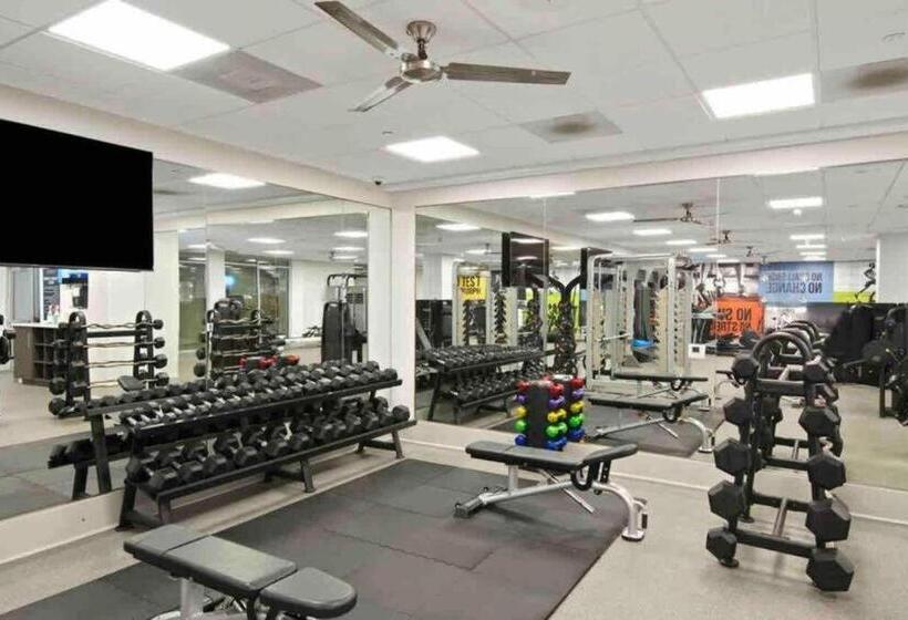 Marina Apartment Pool,gym,jacuzzi