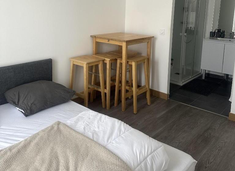 Пансион Room In Guest Room   Home   Chambre Independante A 10min Rer C Et De Dourdan