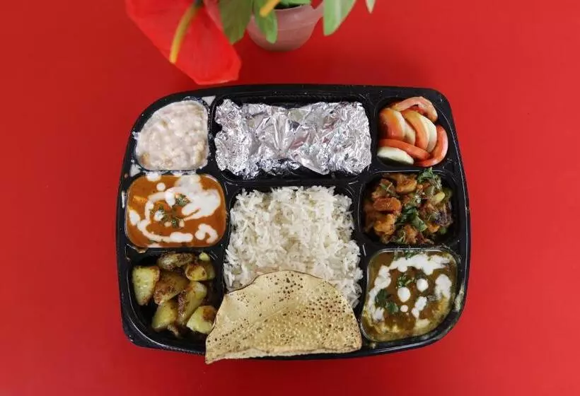 ホテル Avantika Residency & Restro