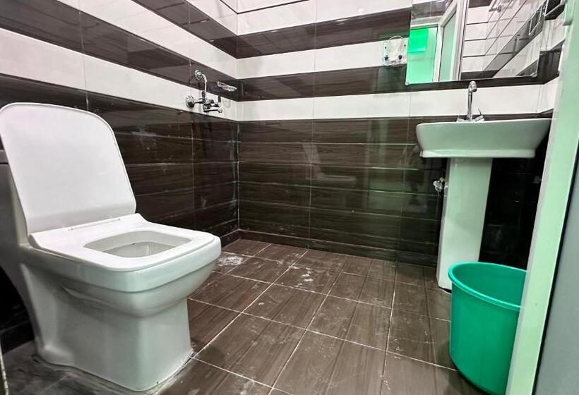 Отель Avantika Residency & Restro