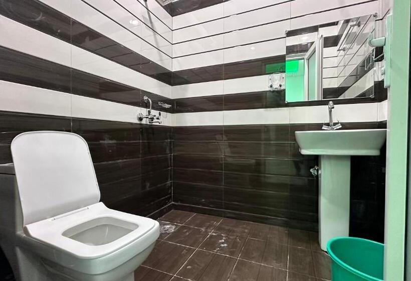 Отель Avantika Residency & Restro