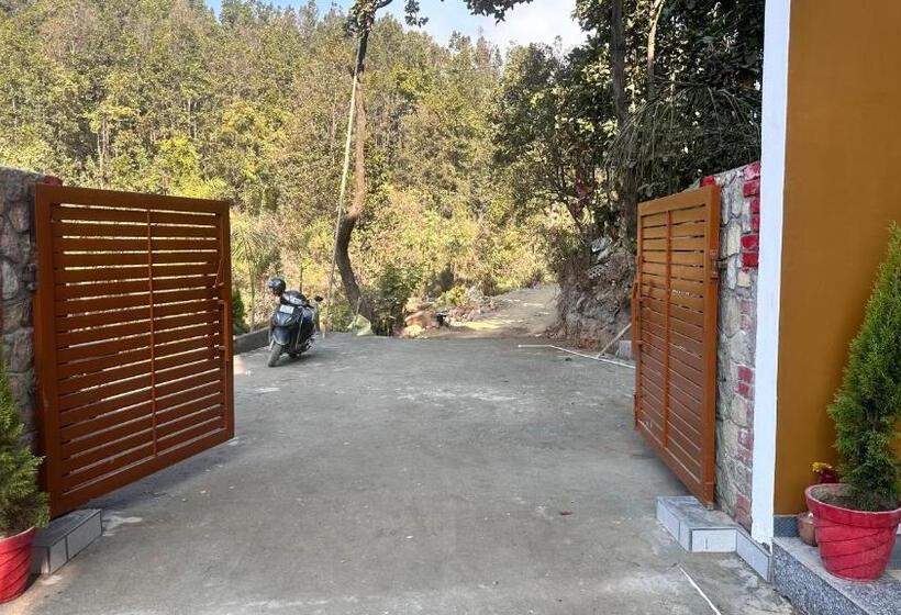 Отель Avantika Residency & Restro