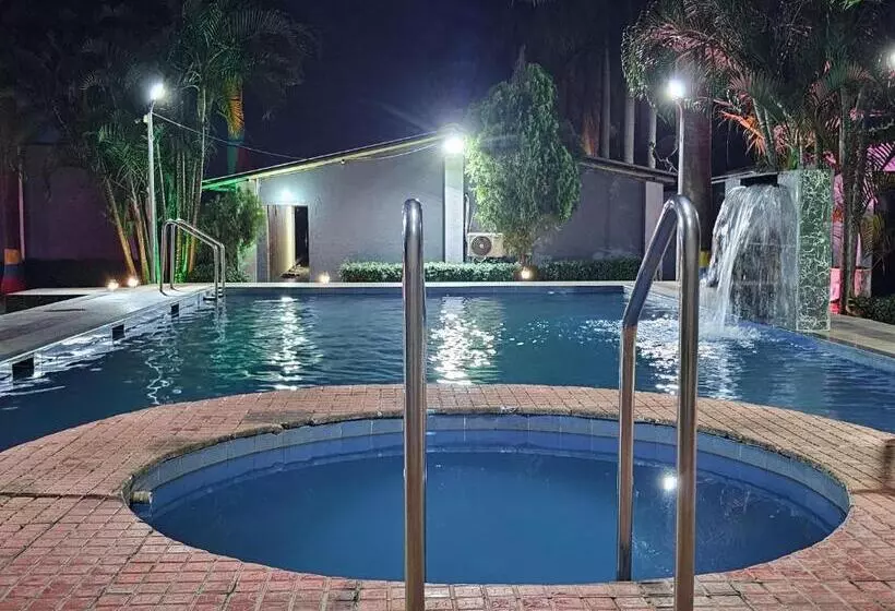 Hotelli Palm Tree Holidays Resort
