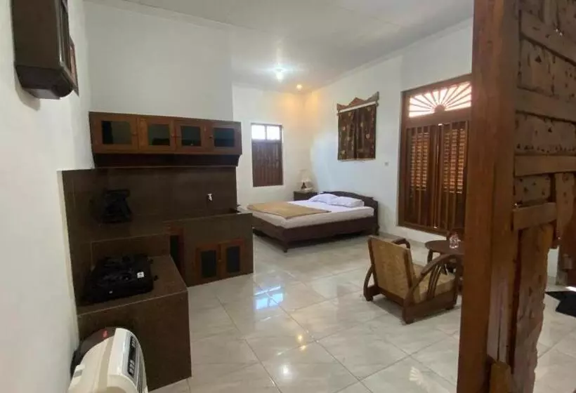 Hotelli Saraswati Traditional Homestay Temanggung Redpartner