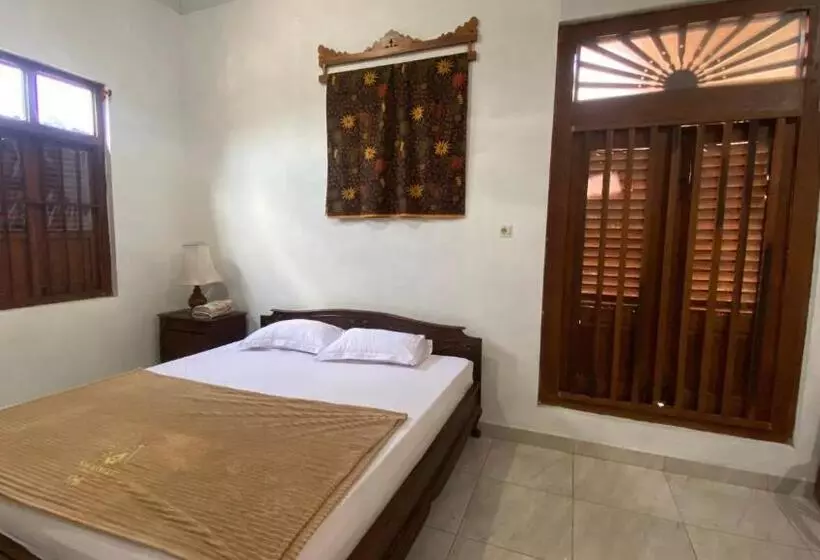 Hotelli Saraswati Traditional Homestay Temanggung Redpartner