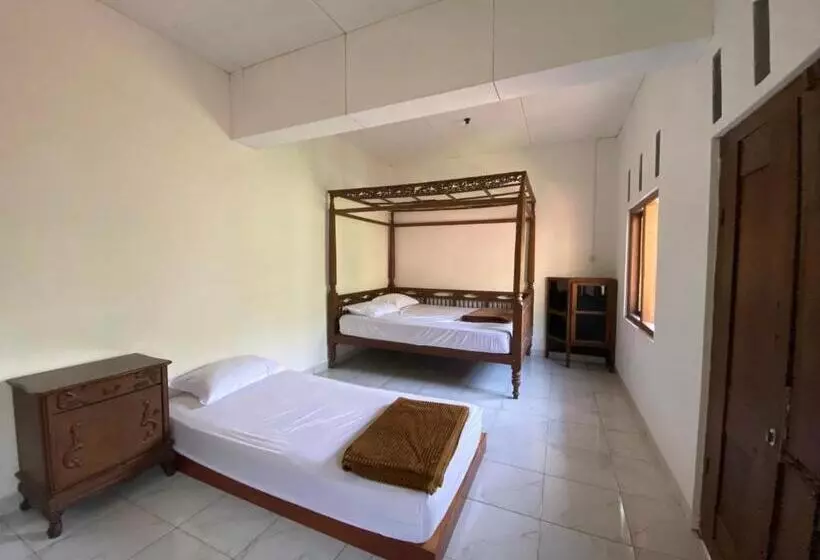 Hotelli Saraswati Traditional Homestay Temanggung Redpartner