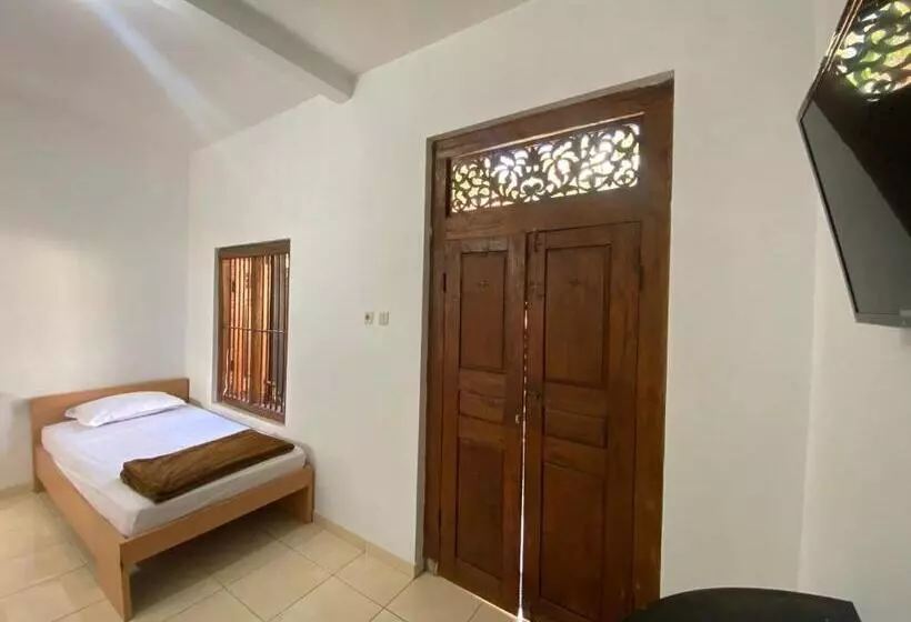 Hotelli Saraswati Traditional Homestay Temanggung Redpartner