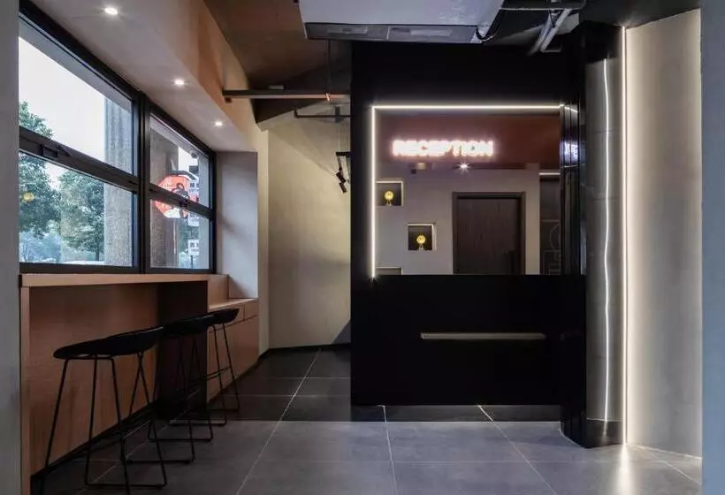 Changsha Desti Youth Park Hostel Wuyi Square 24h Reception&cafe& Bar& Luggage Storage& Large Public