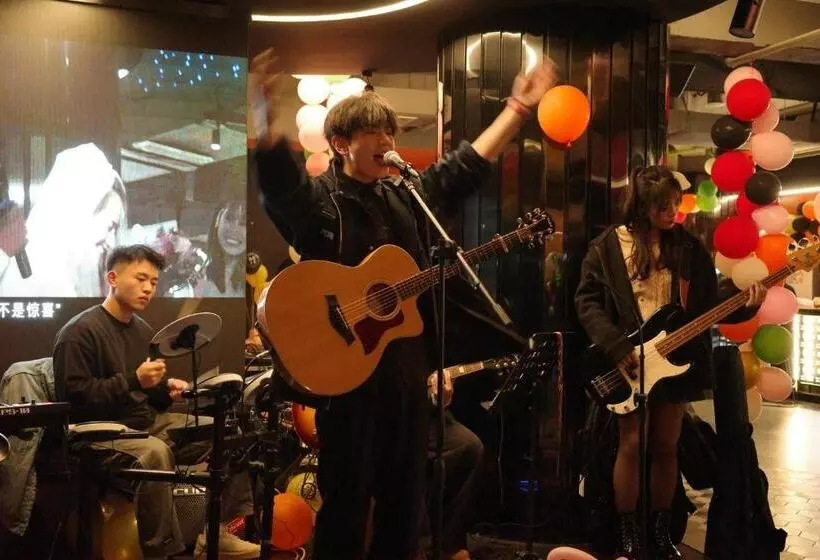 Changsha Desti Youth Park Hostel Wuyi Square 24h Reception&cafe& Bar& Luggage Storage& Large Public