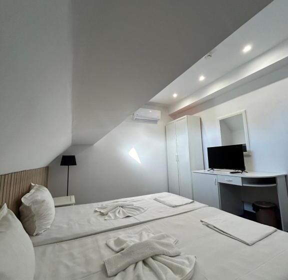 ホテル Adeti Residence