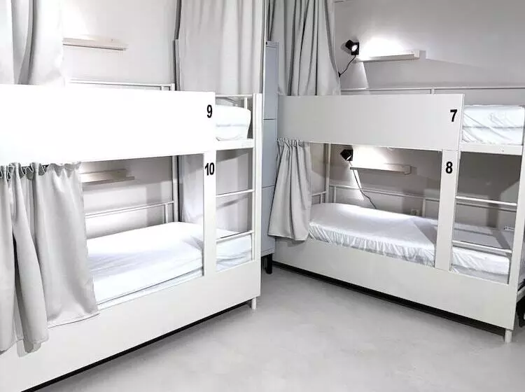 Retkeilymaja Nomad Gardet