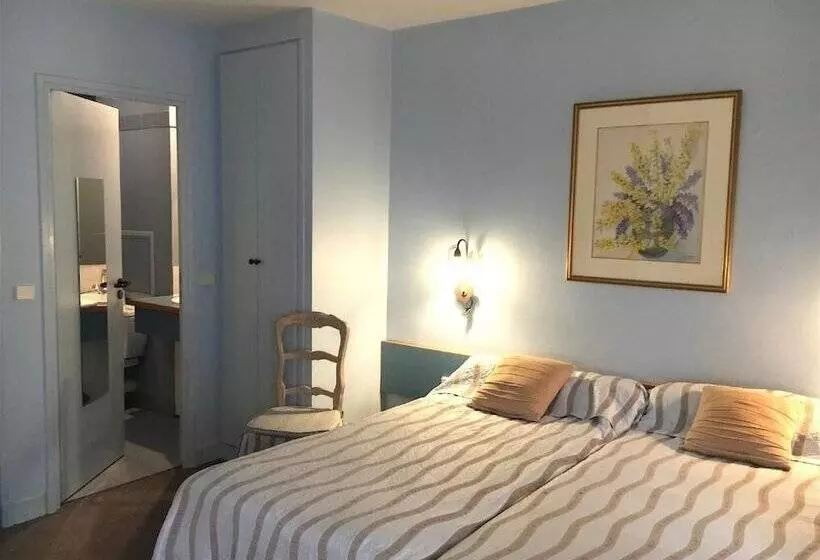 Hotelli Hôtel Paris Vésinet  Logis Hôtel Restaurant